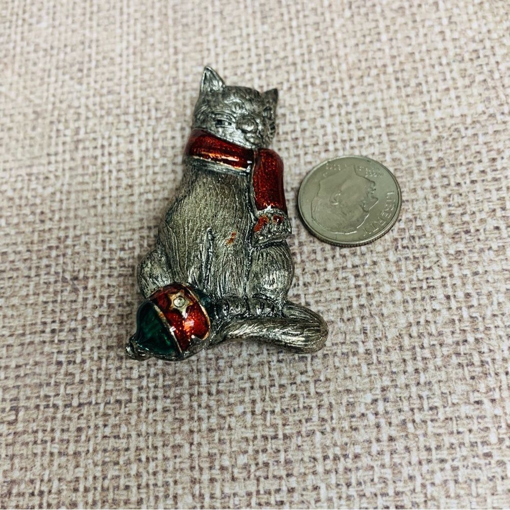 DIA Silver Painted Cat Brooch‎